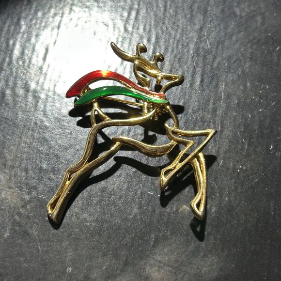 Vintage 1-7/8" Gold Tone Reindeer Christmas Holiday Gift Brooch Pin - Picture 1 of 4